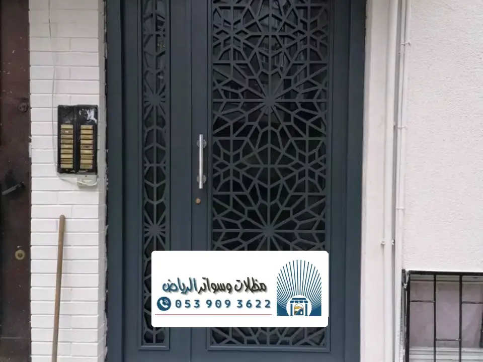 دهان ابواب حديد اسود وذهبي بالرياض